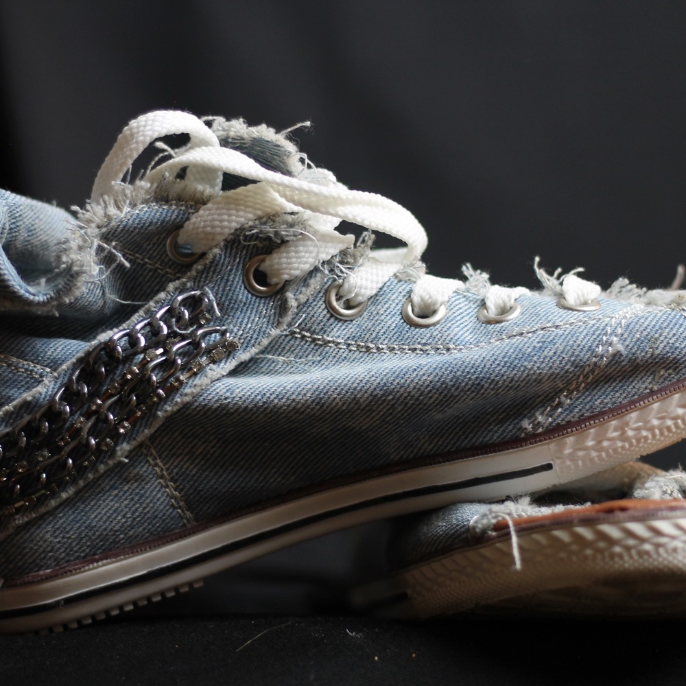 Denim distressed Flats with open toe